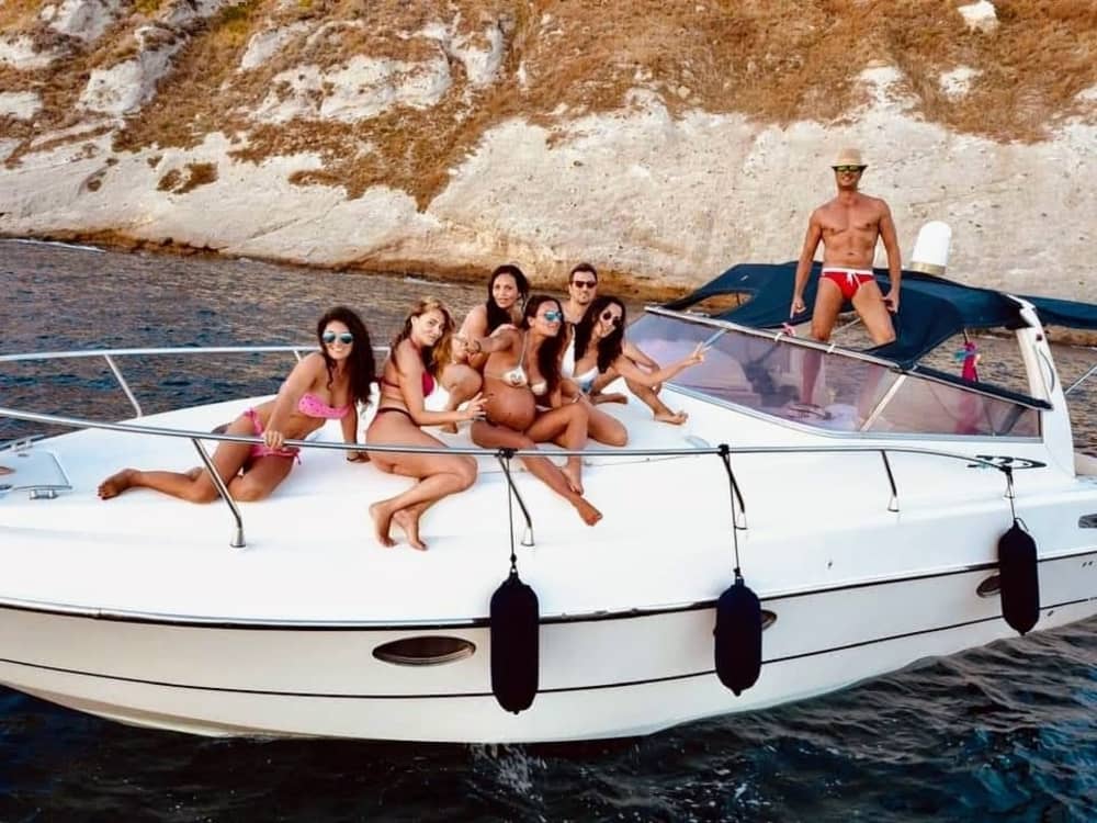 Your day in Baiae: Rent a motorboat for a full day of discovery