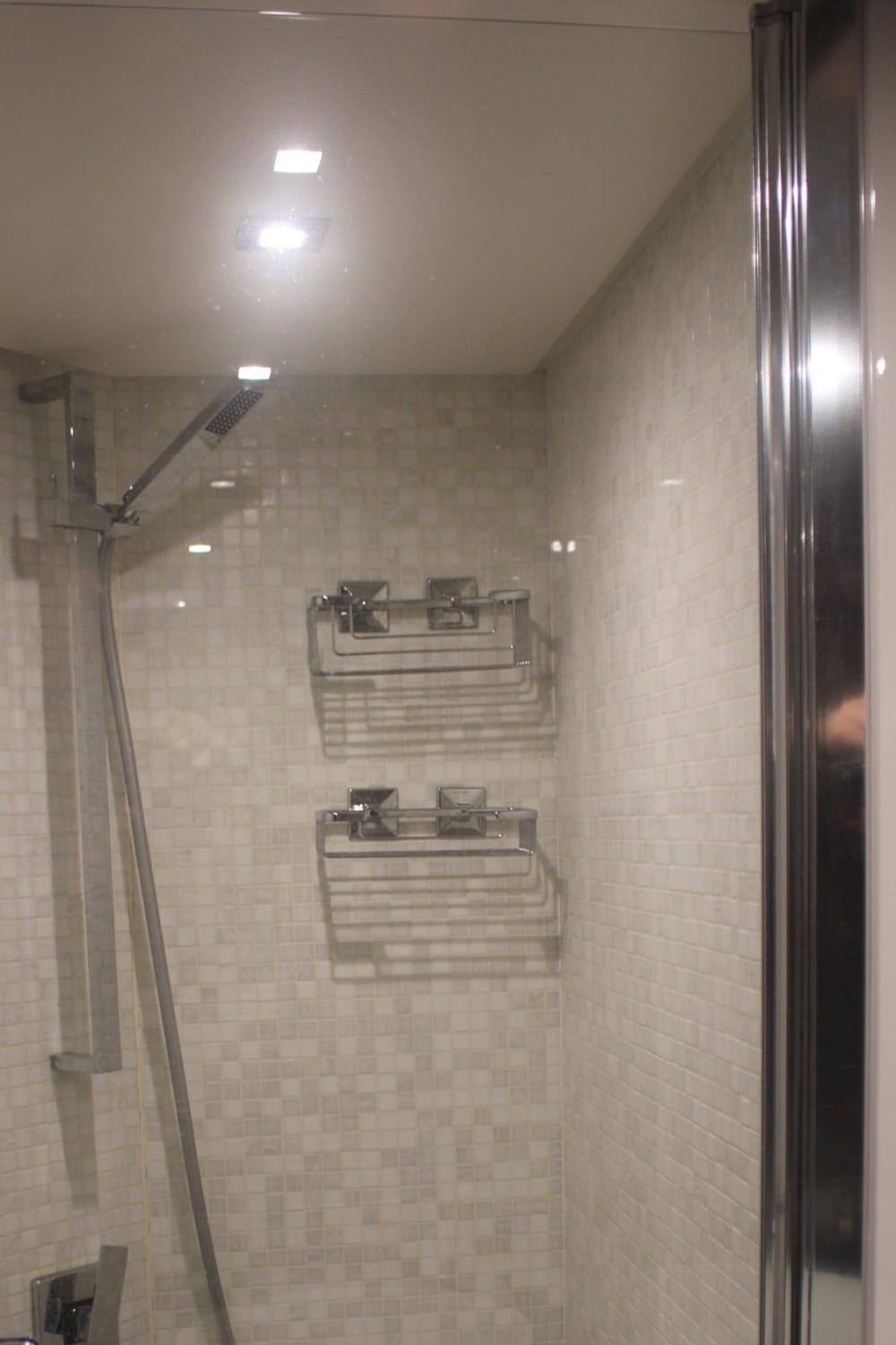 Huur een motorboot voor 3,5 uur plezier.