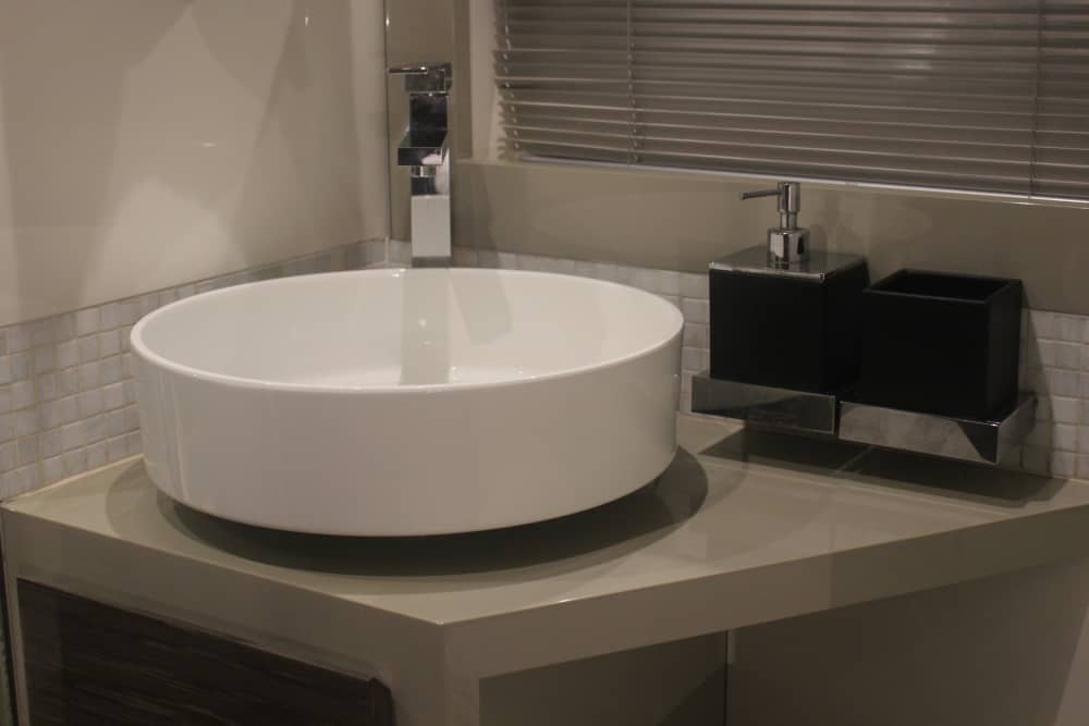 Huur een motorboot voor 3,5 uur plezier.