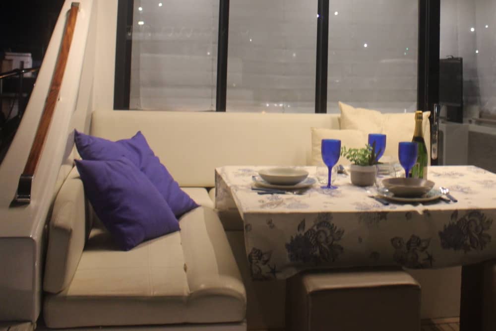 Huur een motorboot voor 3,5 uur plezier.