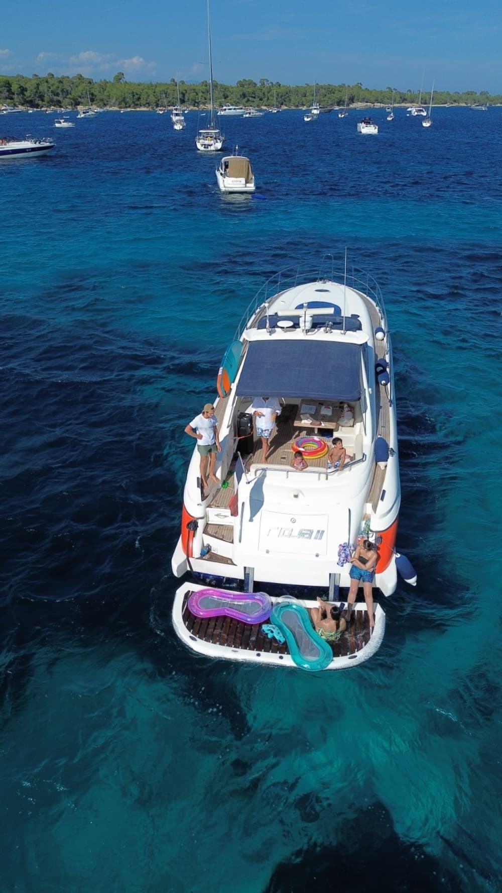 Descubra as margens de Saint-Tropez: um passeio de um dia inteiro a bordo de uma lancha.