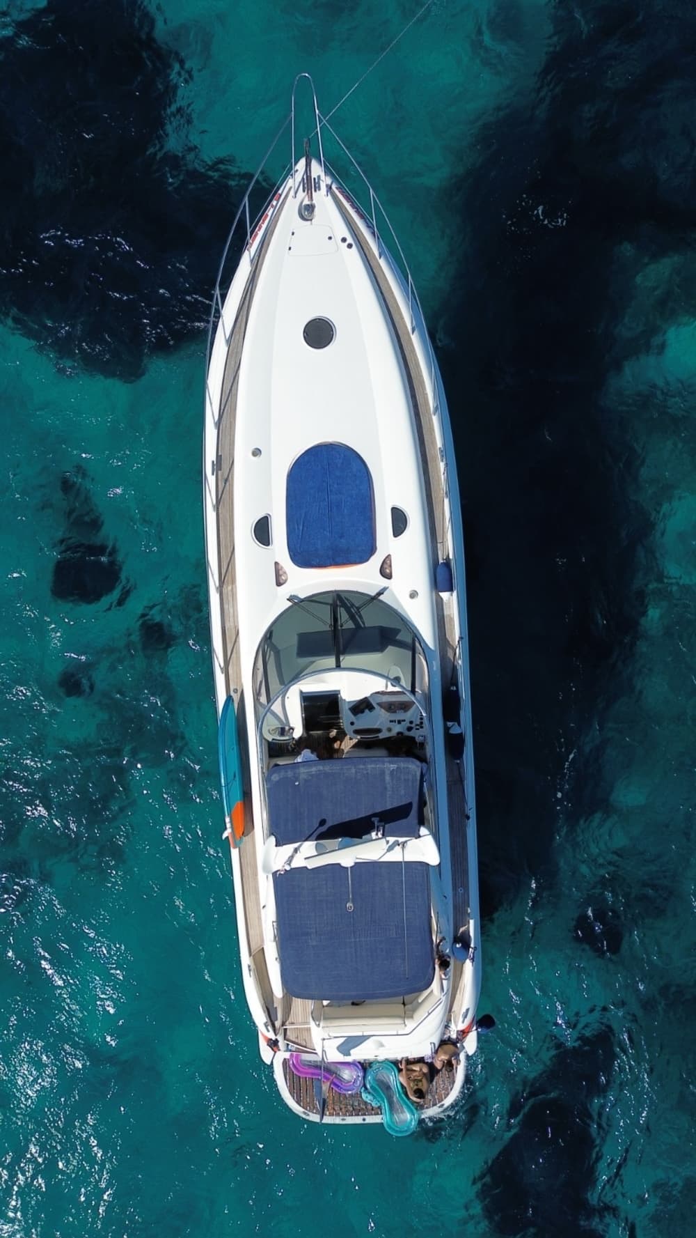 Descobreix les costes de Saint-Tropez: una excursió d'un dia complet a bord d'una llanxa de motor