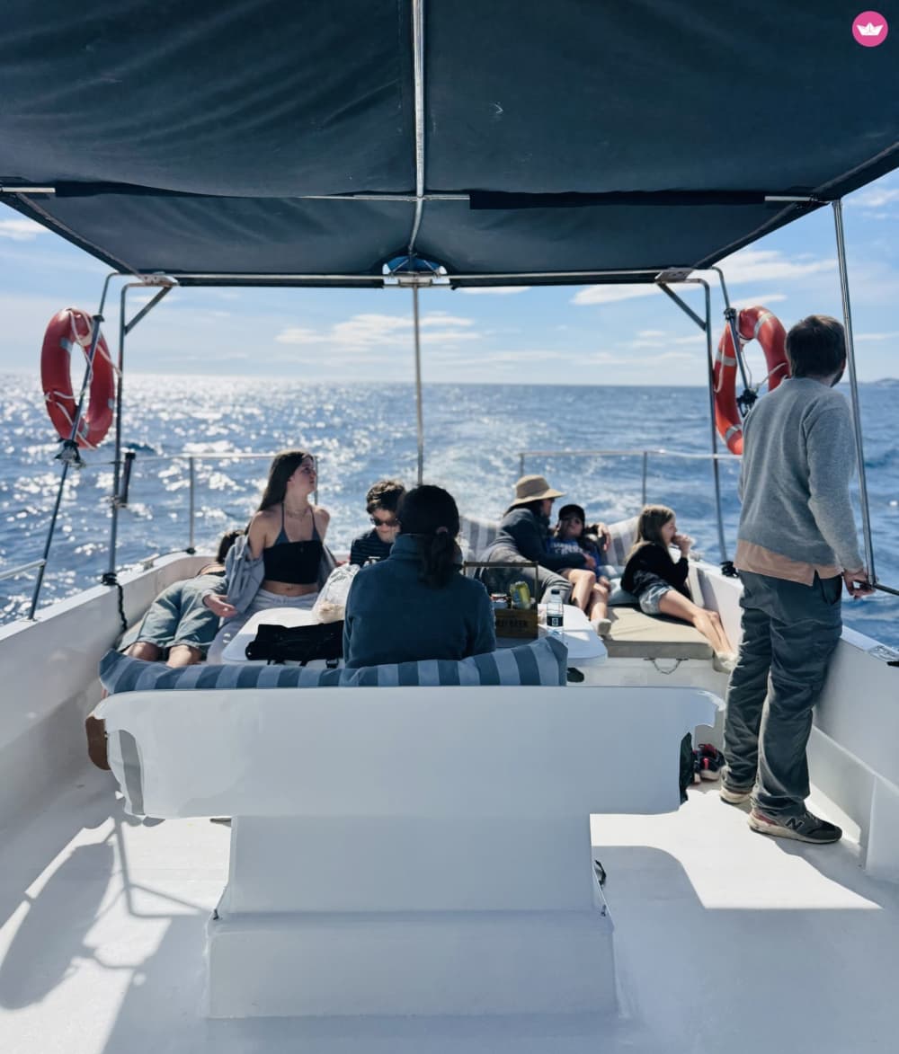 STWÓRZ SWOJĄ CHWILĘ: PRYWATNA ŁÓDŹ: NAPOJE-PŁYW WIOŚLĄ-DELFIN-SNORKEL-WĘDKOWANIE 3 GODZINY