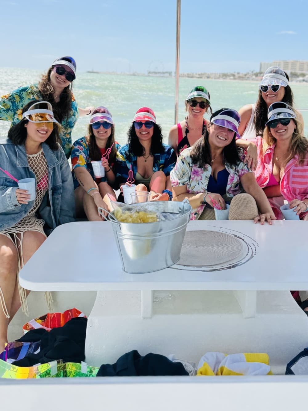 STWÓRZ SWOJĄ CHWILĘ: PRYWATNA ŁÓDŹ: NAPOJE-PŁYW WIOŚLĄ-DELFIN-SNORKEL-WĘDKOWANIE 3 GODZINY