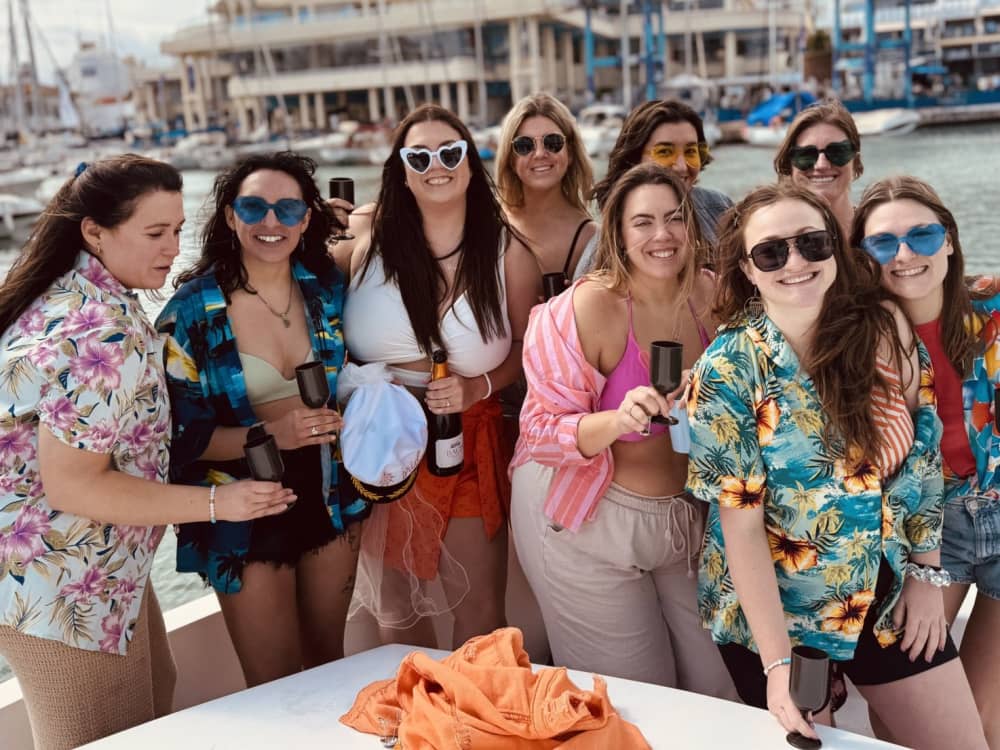 STWÓRZ SWOJĄ CHWILĘ: PRYWATNA ŁÓDŹ: NAPOJE-PŁYW WIOŚLĄ-DELFIN-SNORKEL-WĘDKOWANIE 3 GODZINY