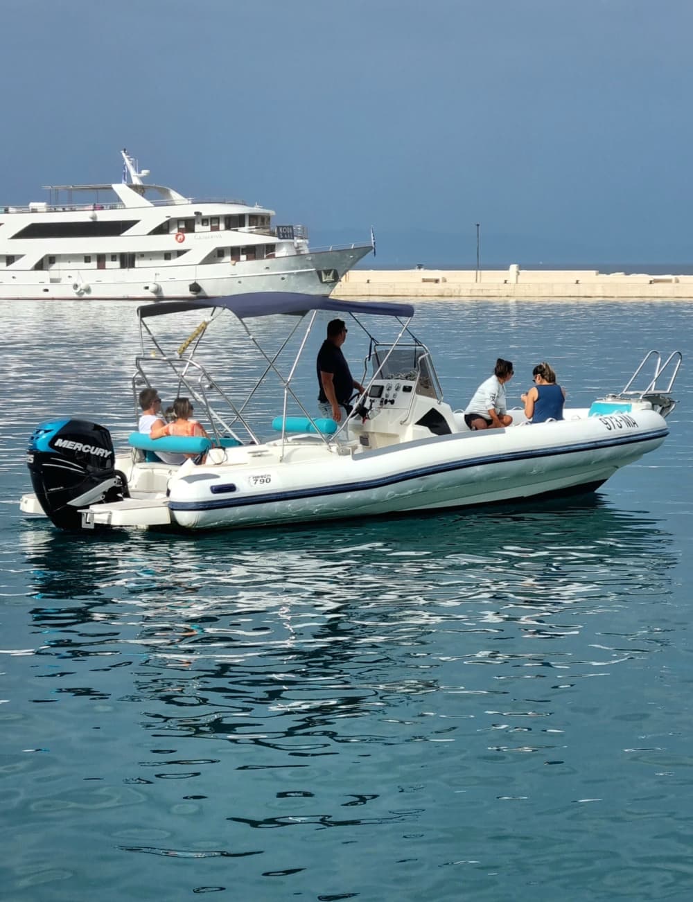 Enjoy 9h on a motorboat to explore Makarska