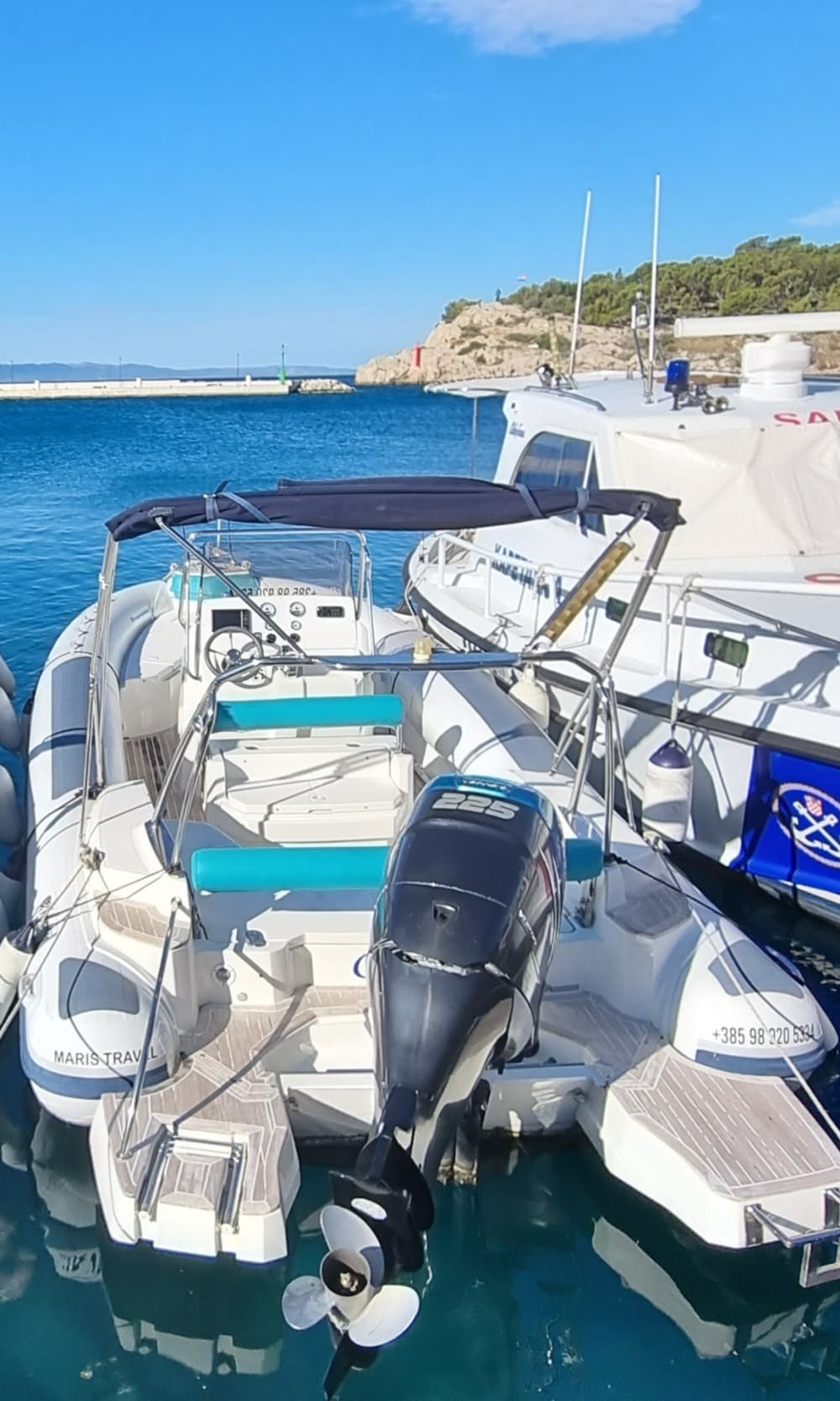 Enjoy 9h on a motorboat to explore Makarska