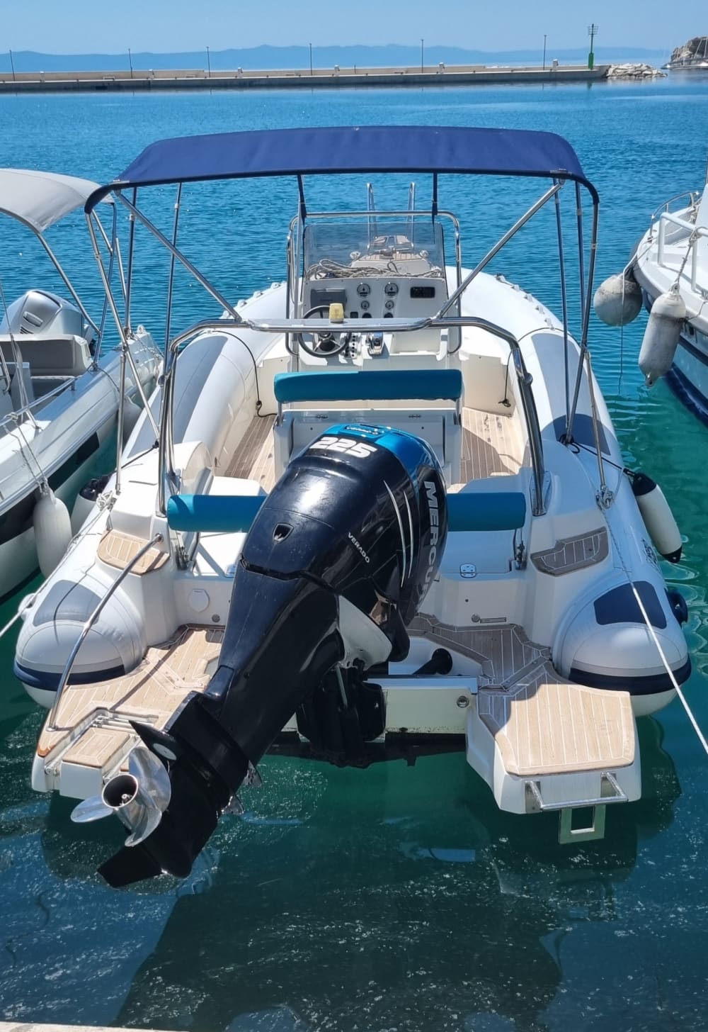 Enjoy 9h on a motorboat to explore Makarska