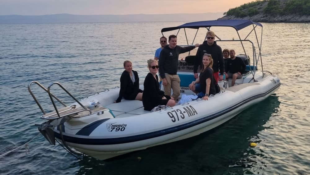 Enjoy 9h on a motorboat to explore Makarska
