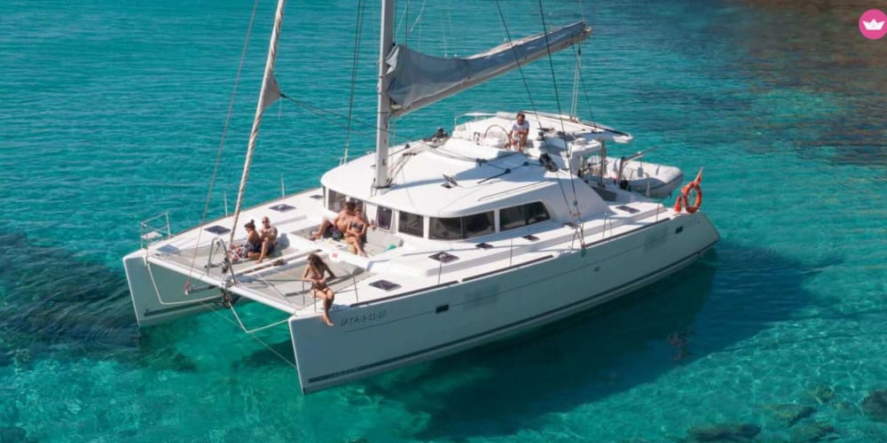 Croisière Privée en Catamaran – Journée Complète en Mer