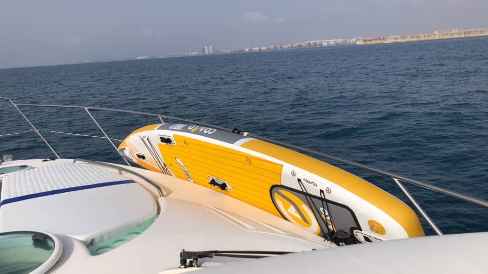 La tua fuga VIP a Malaga: un viaggio di 4 ore su uno yacht a motore.