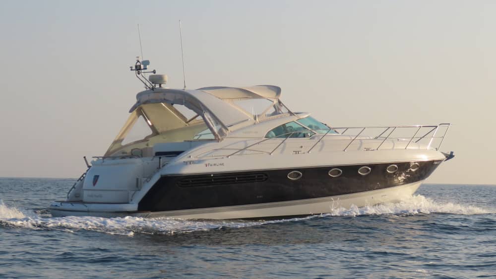 La tua fuga VIP a Malaga: un viaggio di 4 ore su uno yacht a motore.