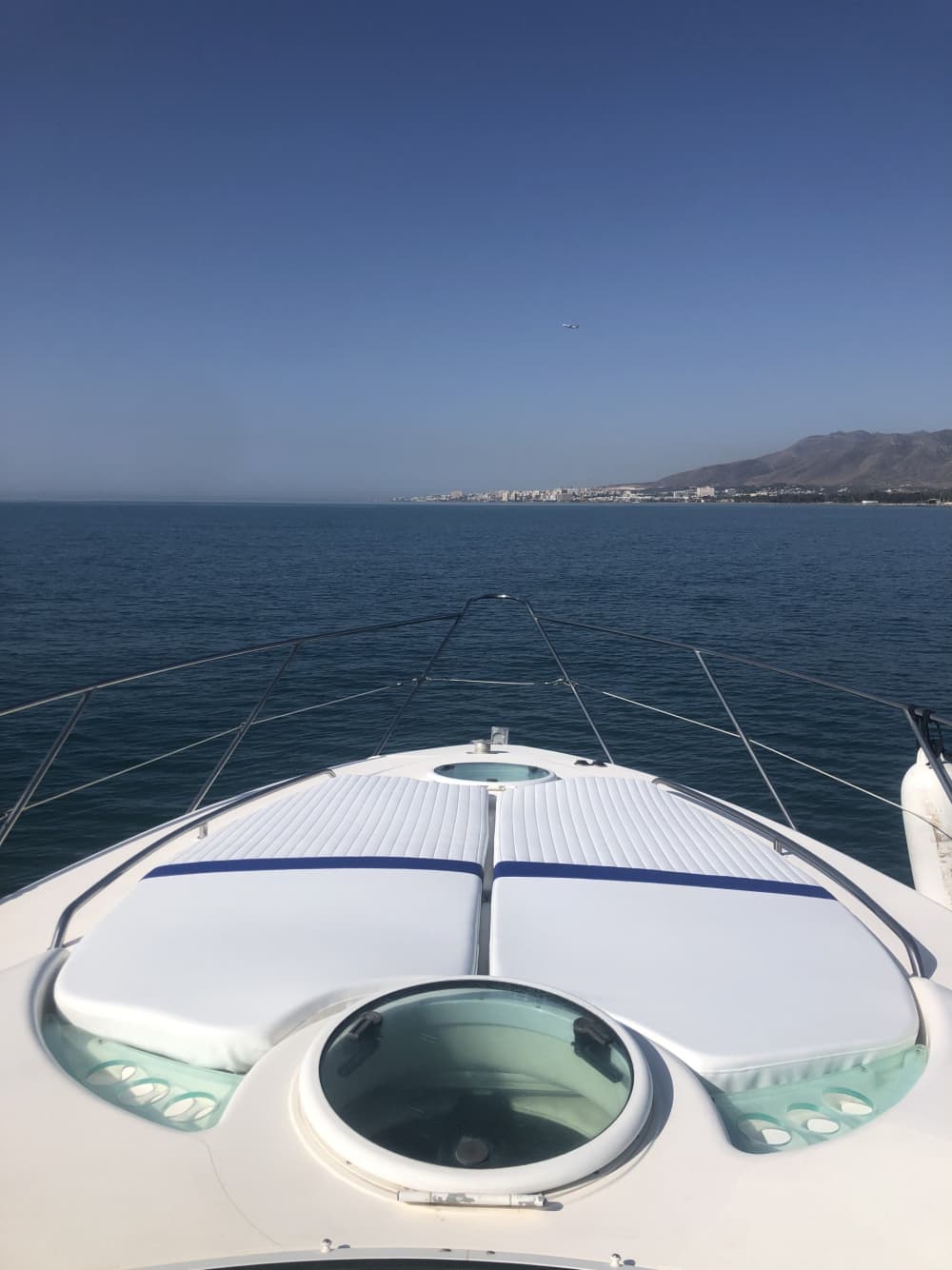 La tua fuga VIP a Malaga: un viaggio di 4 ore su uno yacht a motore.