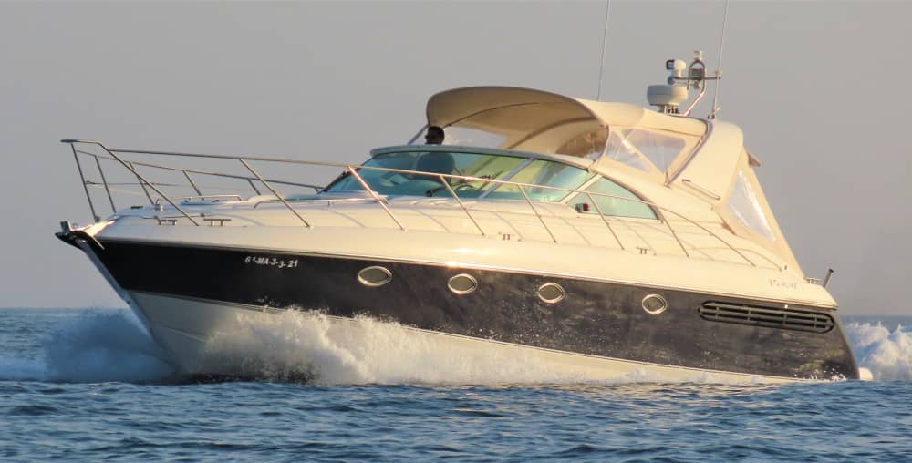 La tua fuga VIP a Malaga: un viaggio di 4 ore su uno yacht a motore.