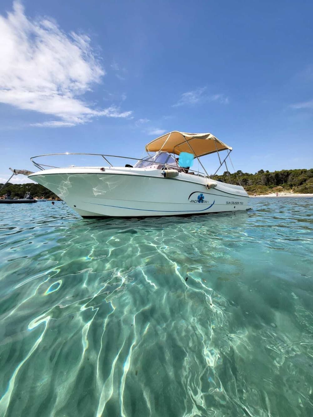 Prenez 9 heures pour découvrir la magie cachée d'Hyères depuis les vagues.
