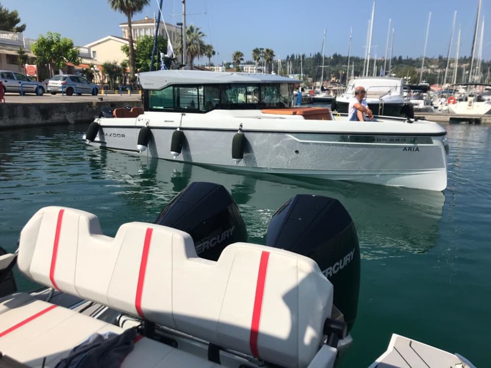 Croisière de luxe d'une journée à Paxos/Antipaxos et aux grottes bleues
