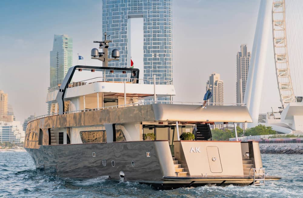 Genießen Sie eine zweistündige, stilvolle Yachtcharter mit einer Kapazität von bis zu 100 Gästen – ideal für private Veranstaltungen, Feiern und Firmenveranstaltungen. Diese Yachtcharter bietet Ihnen Komfort, Sicherheit und Eleganz und beinhaltet die exklusive Nutzung der Yacht sowie professionellen Crew-Service.