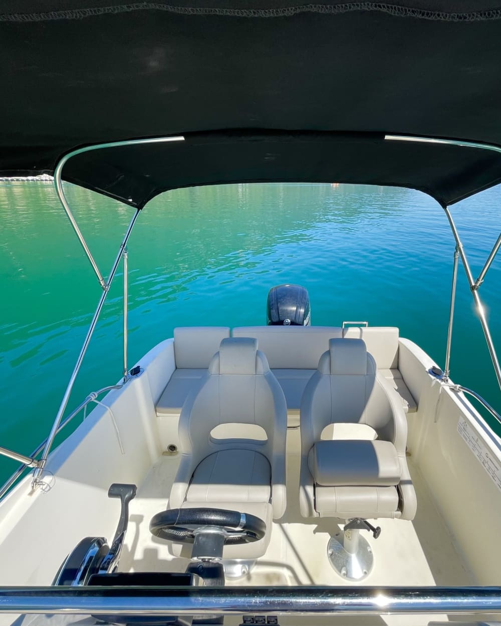 Pura gioia di navigare: vivi la magia di Aix-les-Bains