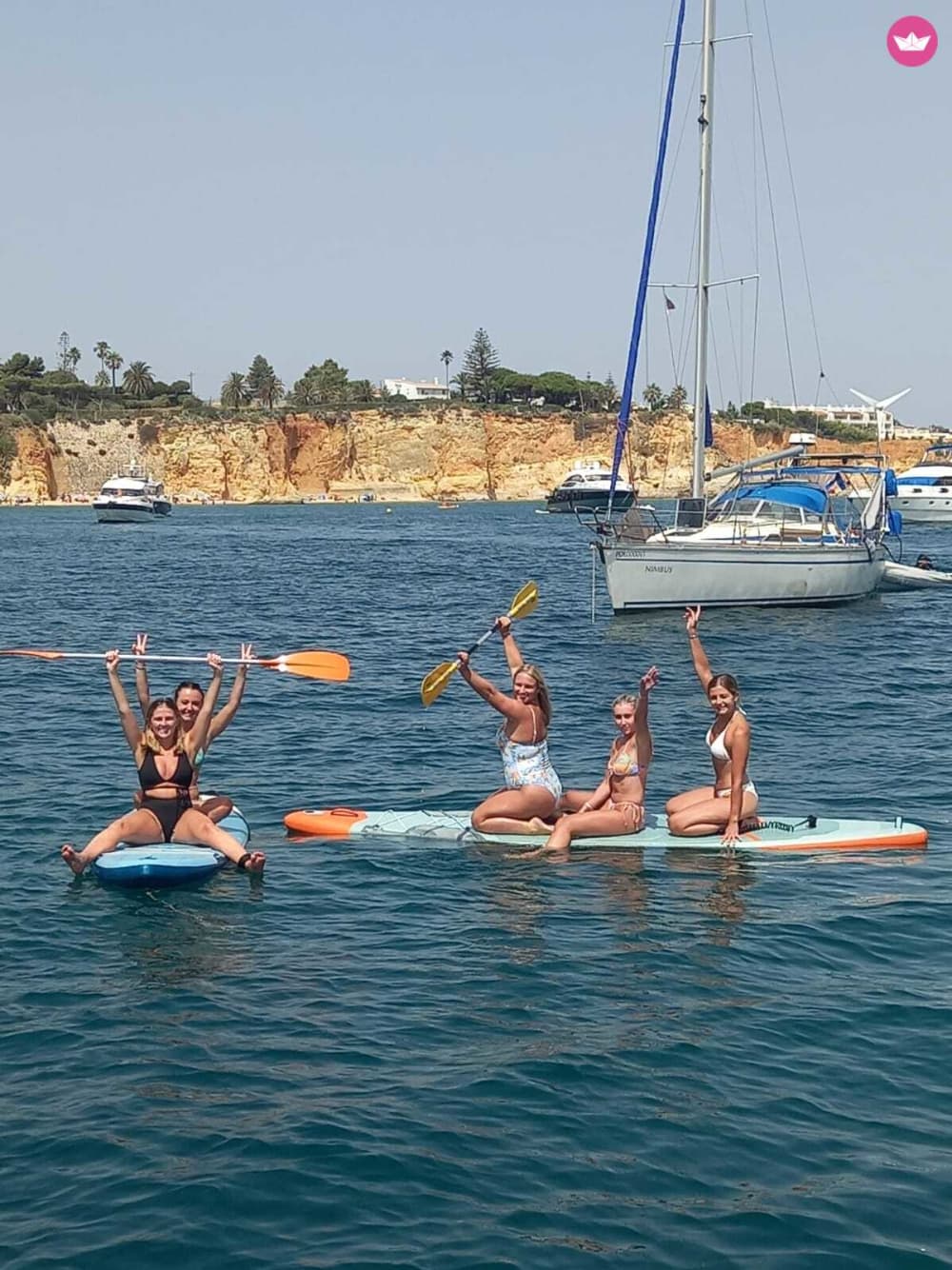 Paseo en catamarán al atardecer por la costa de Ferragudo