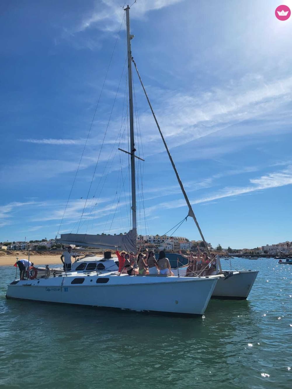 Paseo en catamarán al atardecer por la costa de Ferragudo