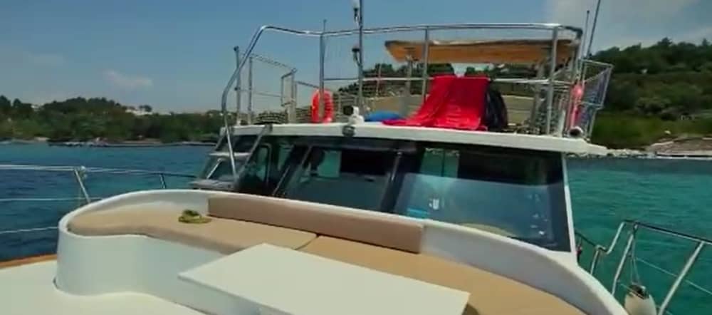 Hira-Mina Sun & Sea: Εξερευνήστε κρυφούς κόλπους σε μια περιήγηση με σκάφος μισής ημέρας Setur Marinas Kuşadası