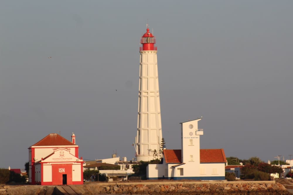 Explora la ría Formosa en barco: una aventura de día completo.