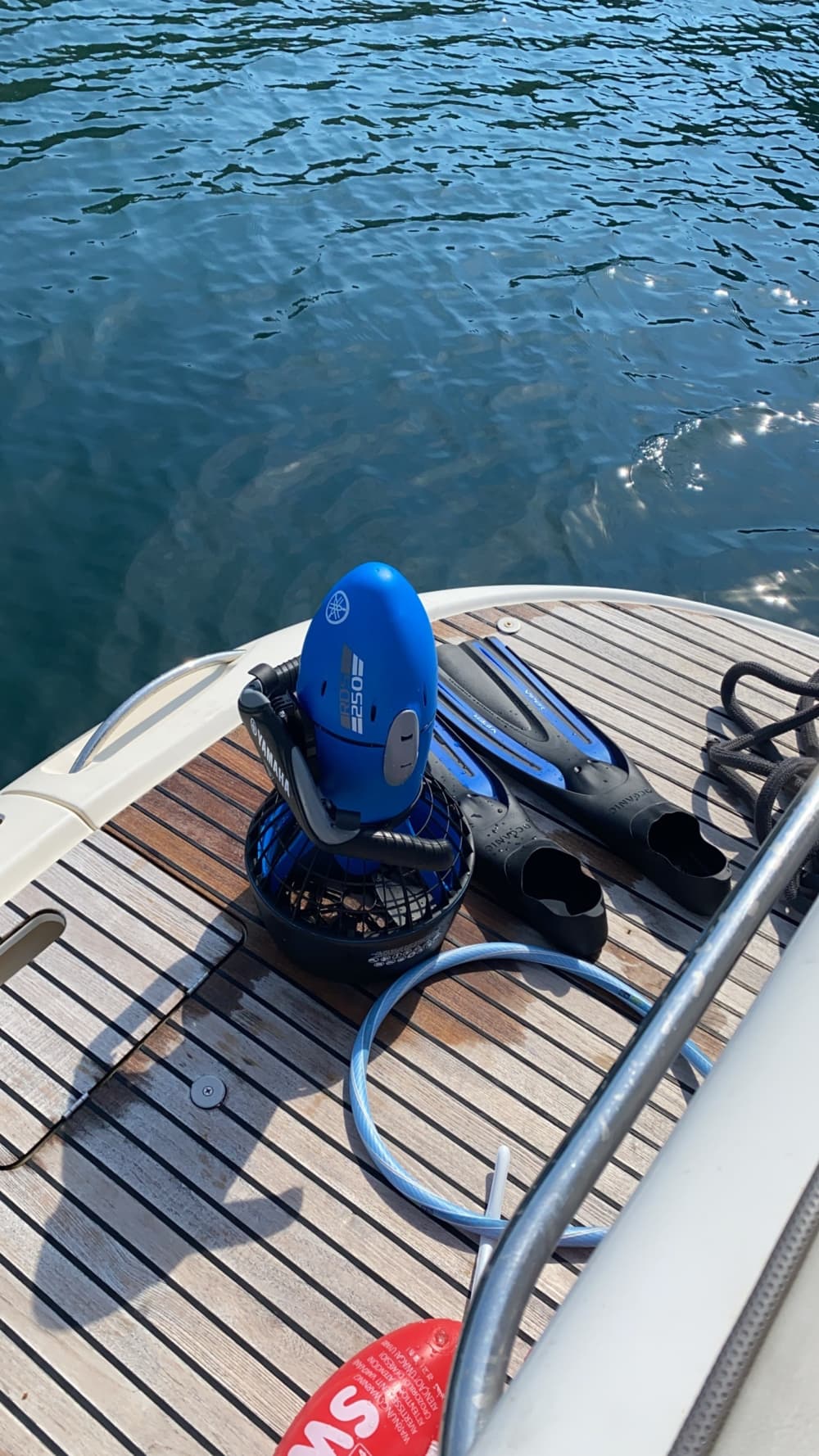 Goditi 8 ore a bordo di un motoscafo per esplorare Tivar.