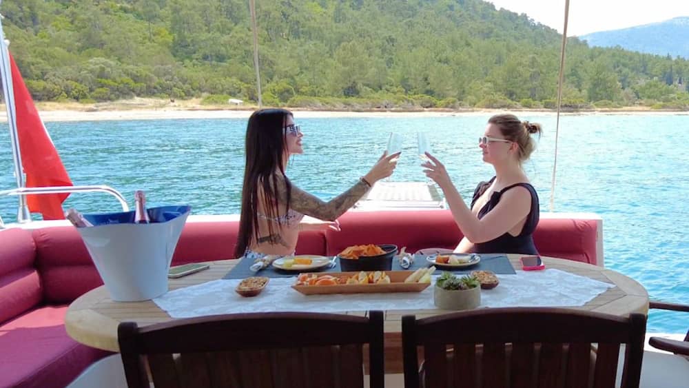 Ανακάλυψη μισής ημέρας 
στο Bodrum’s Blue Bays - Smooth Sailing on a Stylish Cruiser