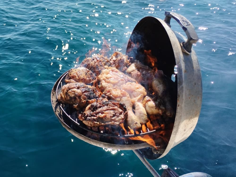 Scopri Canet-en-Roussillon a bordo di un catamarano per un'intera giornata.