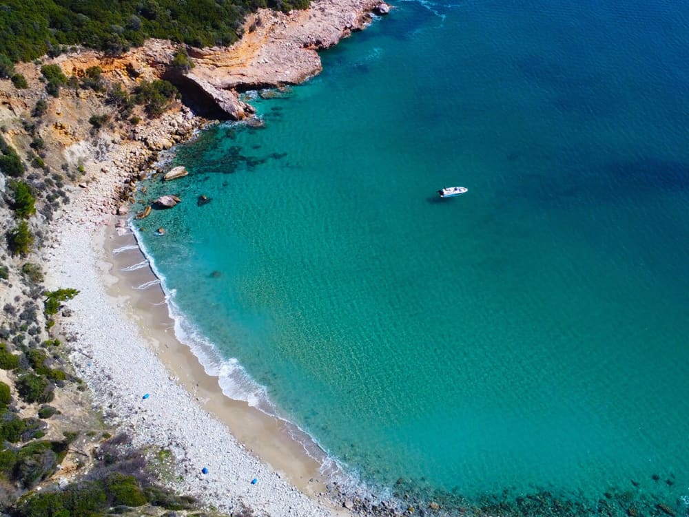 Découverte de Nea Peramos en demi-journée : votre courte escapade en bateau à moteur