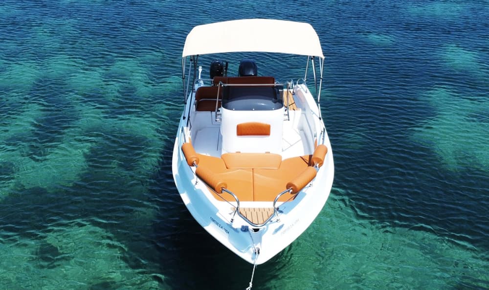 Découverte de Nea Peramos en demi-journée : votre courte escapade en bateau à moteur