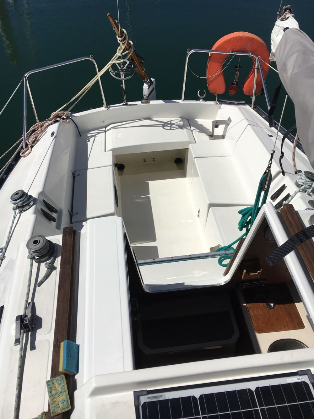 Explorez La Forêt-Fouesnant et profitez d'une journée complète de navigation à la voile.