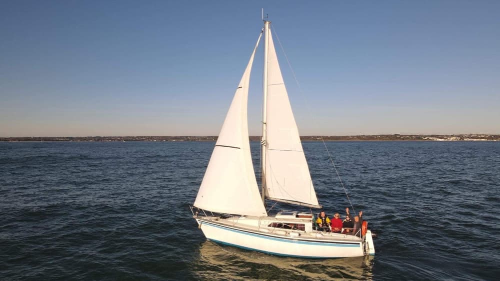 Explorez La Forêt-Fouesnant et profitez d'une journée complète de navigation à la voile.