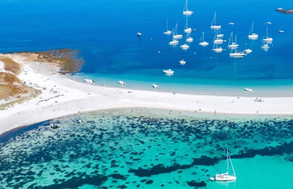 Explorez La Forêt-Fouesnant et profitez d'une journée complète de navigation à la voile.