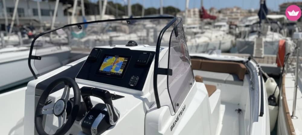 Noleggio privato di barche per mezza giornata a Palma: visita le migliori calette della baia e dei dintorni