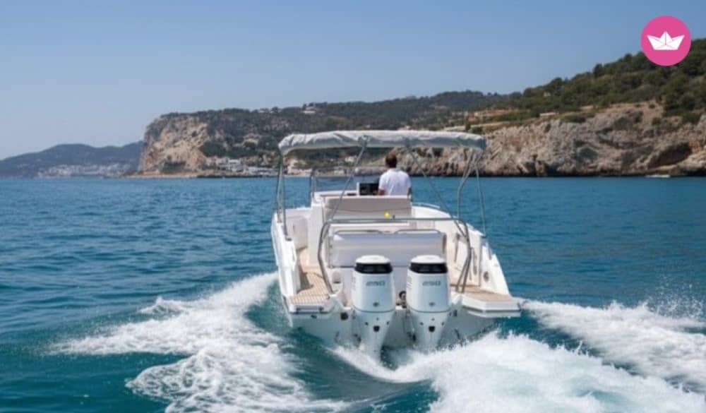 Noleggio privato di barche per mezza giornata a Palma: visita le migliori calette della baia e dei dintorni