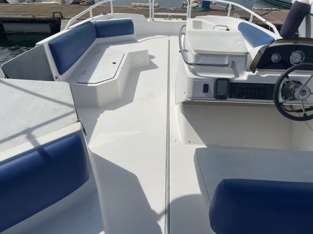 Genießen Sie 8 Stunden auf einem Motorboot in Santander