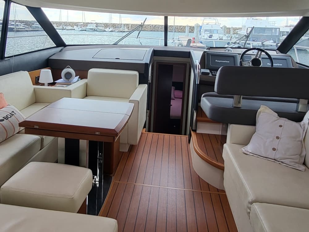 Profitez de chaque instant : une journée ensoleillée autour de Pornichet en bateau à moteur