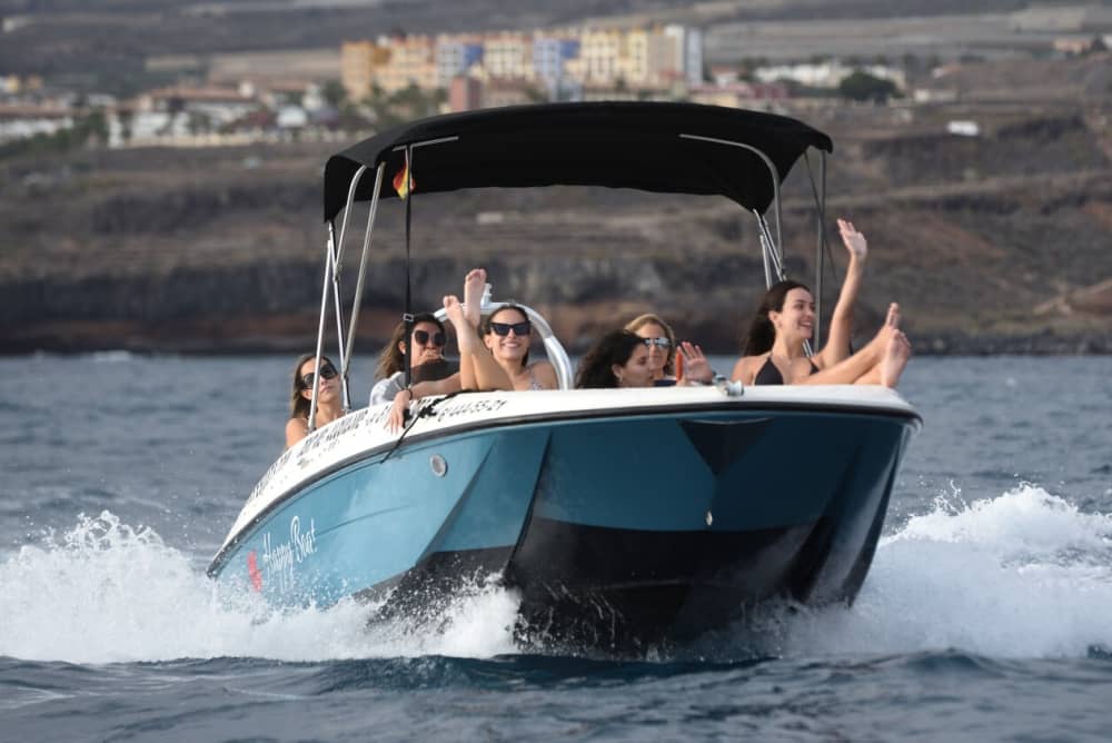 Sunset con capitán, despide al sol desde el mar. Capacidad máxima:  6 pasajeros