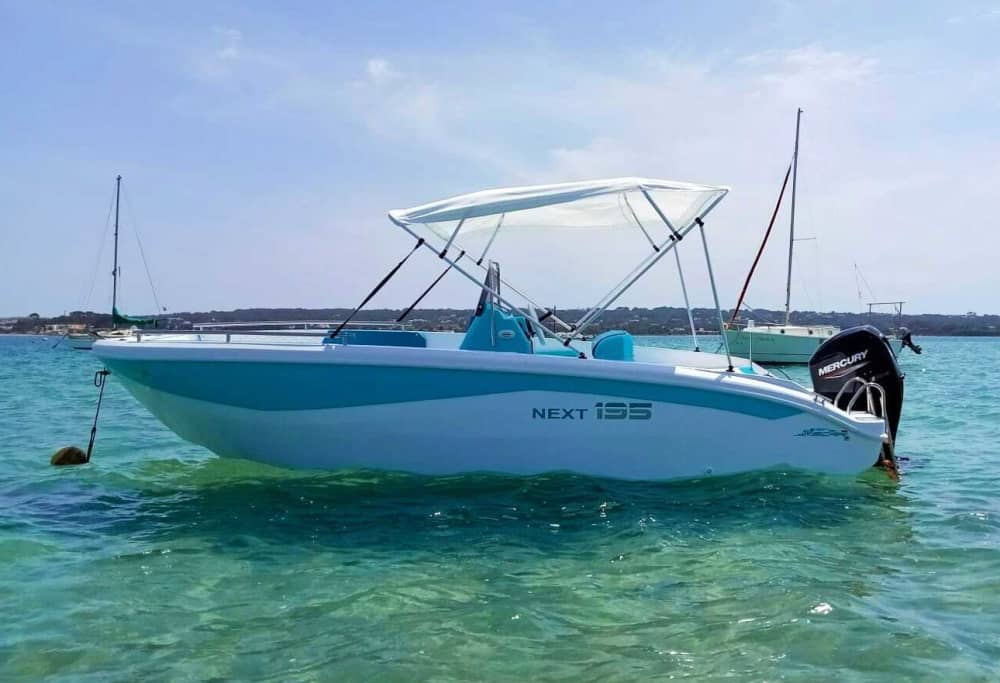 Passeio de barco privado ao redor de Formentera em uma lancha.