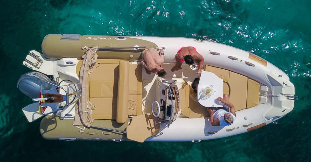 Ibiza-Küstenurlaub: Schwimmen, Entspannen und Staunen