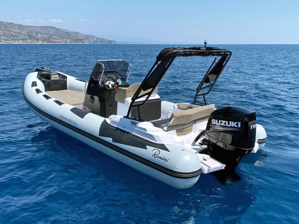 Einen Tag lang Marina d'Arechi entdecken: Das wahre Dolce Vita auf einem Motorboot