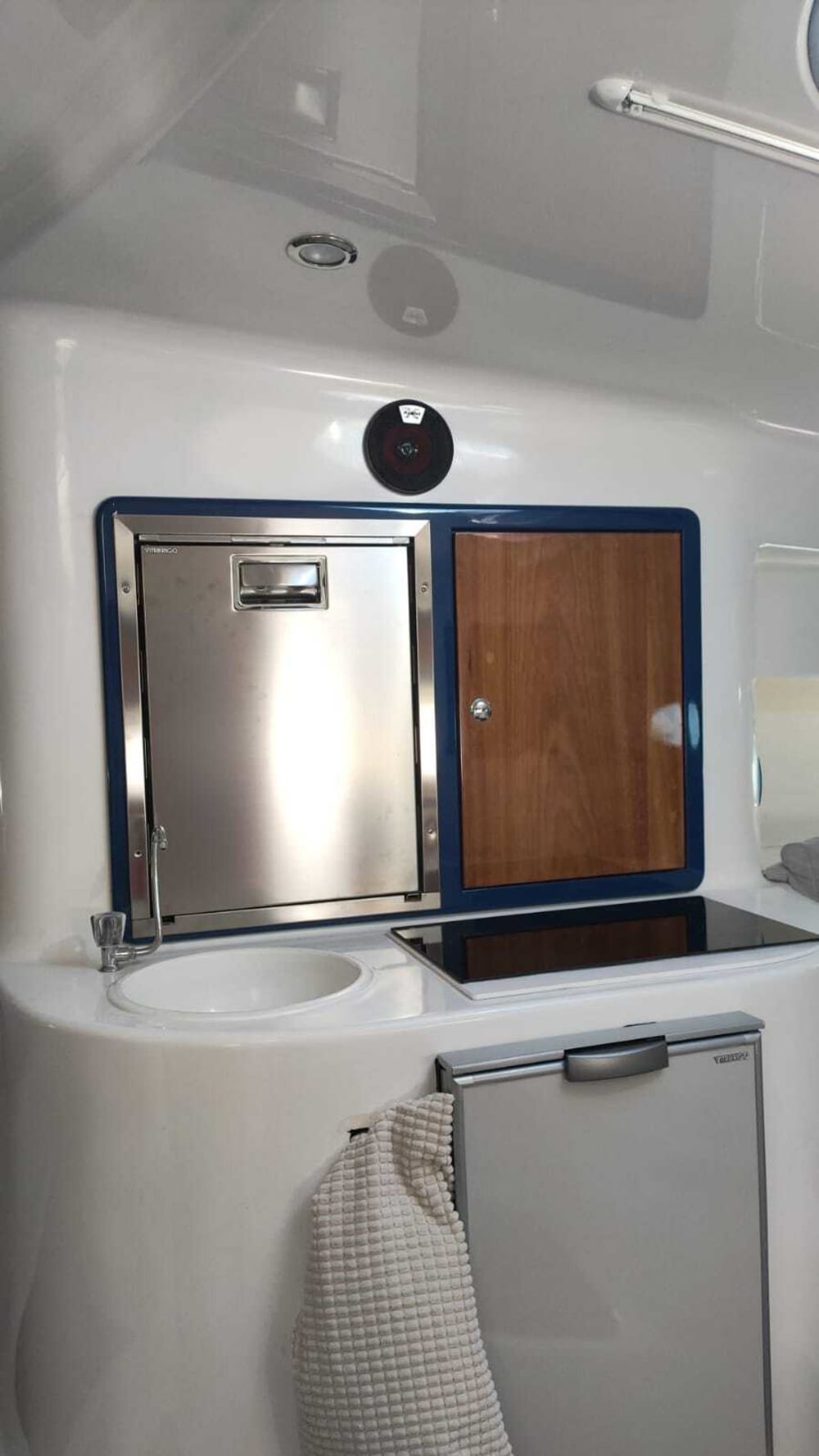 Ontdek de jachthaven van Capo d'Orlando tijdens een motorboottocht van 8,5 uur.