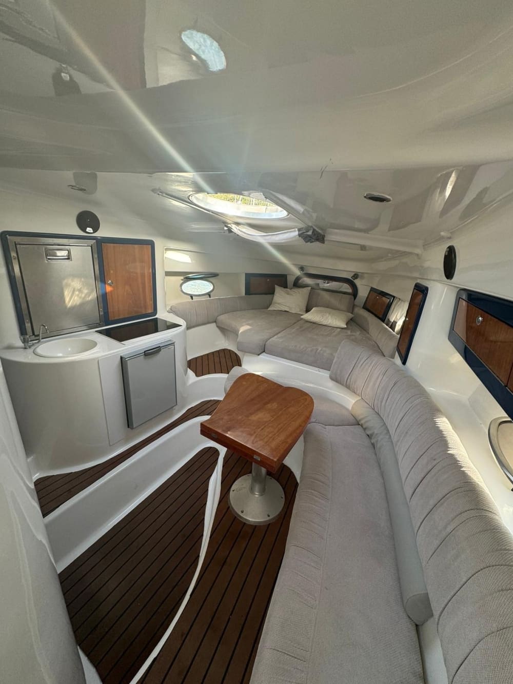 Ontdek de jachthaven van Capo d'Orlando tijdens een motorboottocht van 8,5 uur.