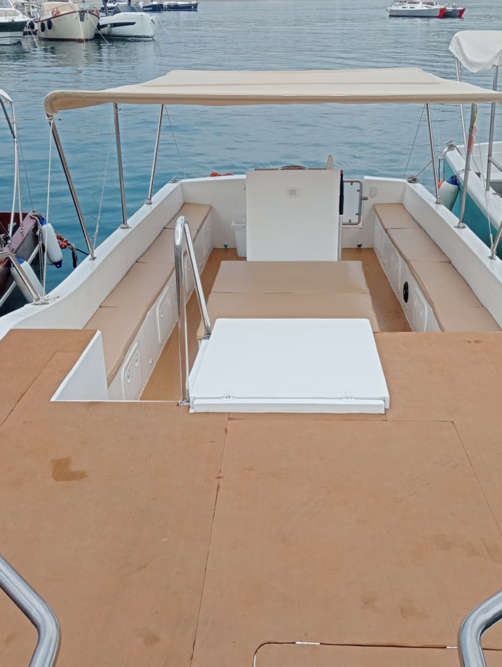 Découvrez Giardini Naxos en bateau à moteur pendant 8 heures