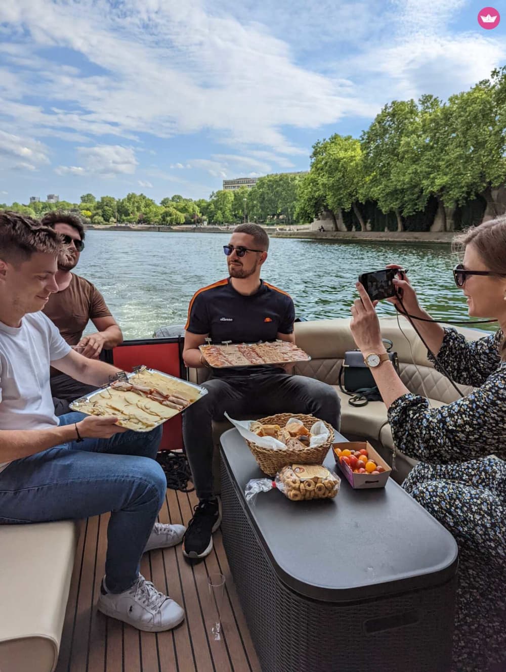 Private boat trip on the Seine departing from the Louvre