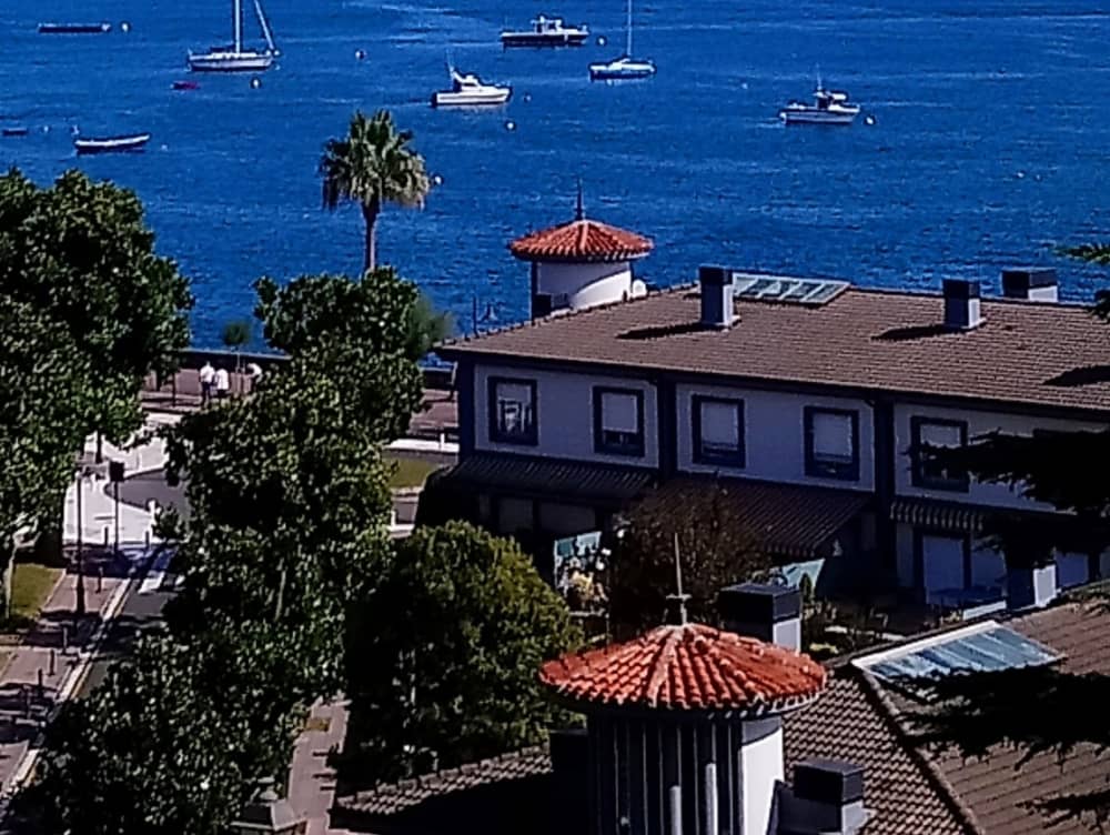 Verbringen Sie 7 Stunden mit Segeln rund um Hendaye.