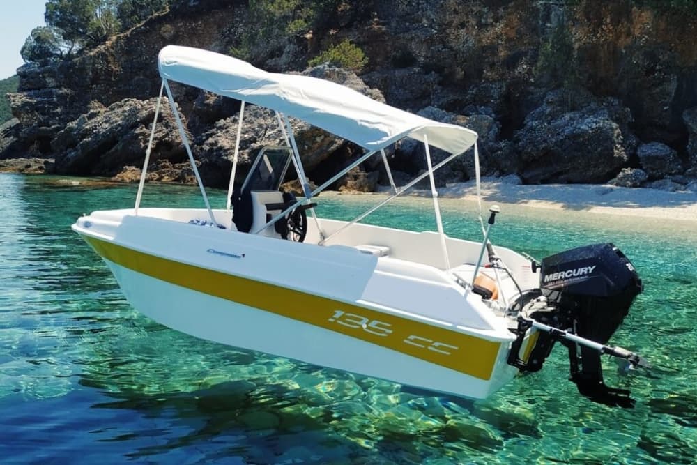 Naviga con gli dei: una giornata alla scoperta di Cefalonia in motoscafo