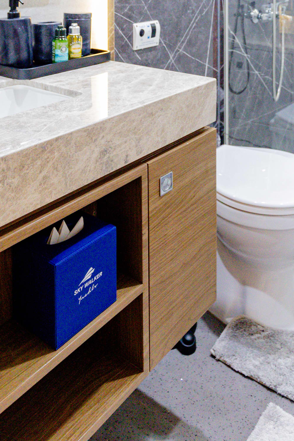 Noleggia uno yacht nuovo di zecca da 62 piedi a Dubai | Modello 2023