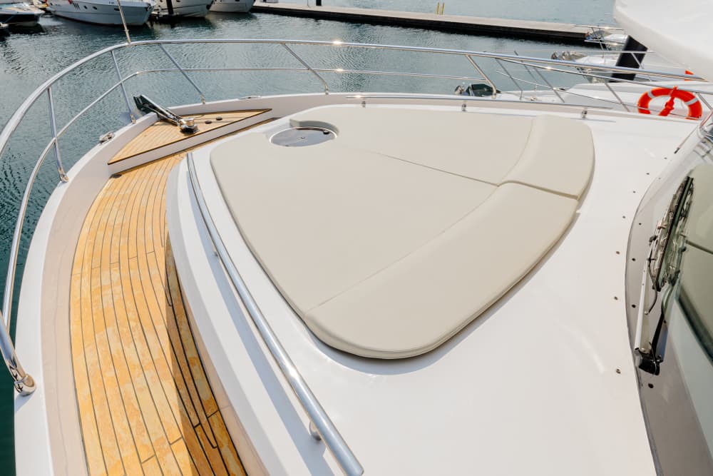 Noleggia uno yacht nuovo di zecca da 62 piedi a Dubai | Modello 2023